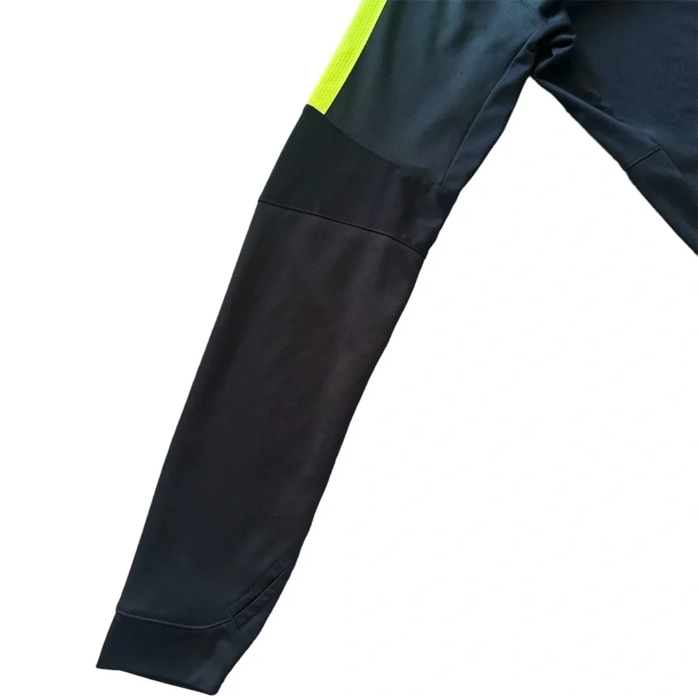 Nike Women’s 1/4 Zip Lightweight Jacket w Thumbholes Black w/ neon green Medium